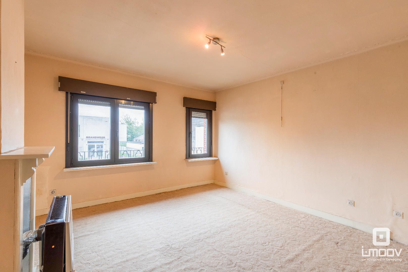 Ruime eigendom gemengd gebruik met 4 slaapkamers 