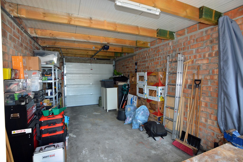 Gelijkvloers appartement met 3 slpks, veranda, tuin en garage 
