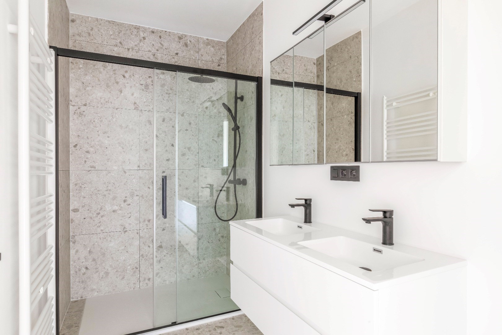 Prachtig gerenoveerd 3 slaapkamer appartement nabij Gent centrum 