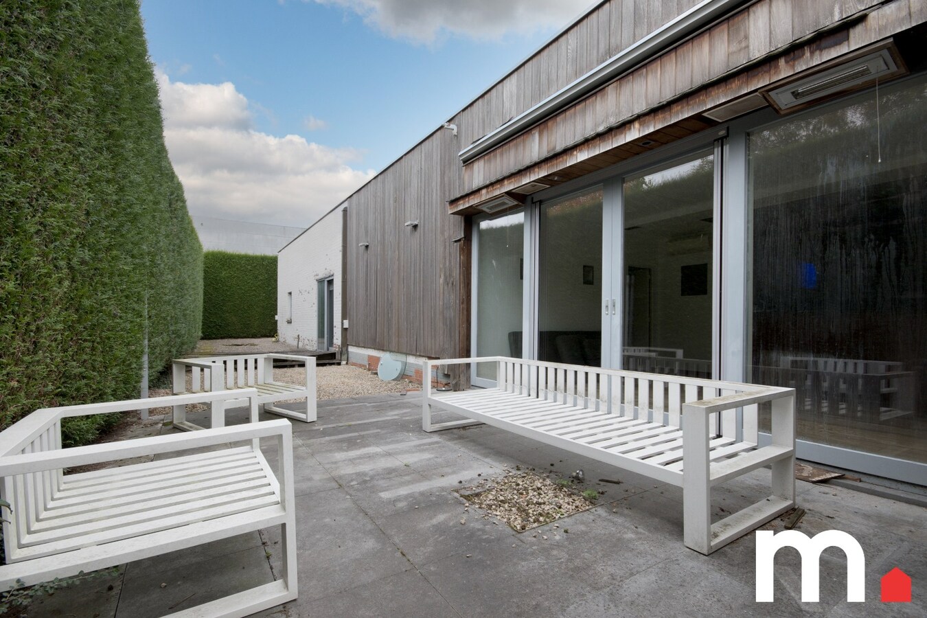 Villa met binnenzwembad, sauna en praktijkruimte (160m2) te Kuurne ! 