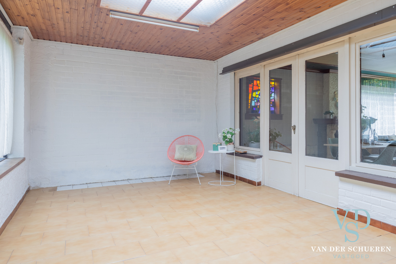 Bungalow met bijgebouw. 