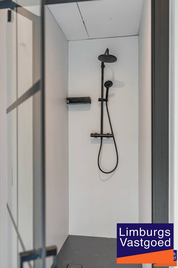 Exclusieve woning met praktijkruimte en zicht op weilanden 
