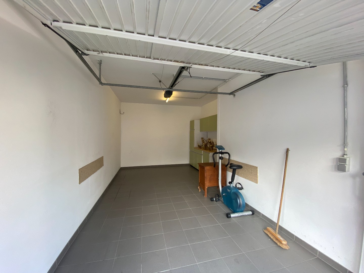 Ruim hoekappartement met 3 slaapkamers en garage in hartje Waregem! 