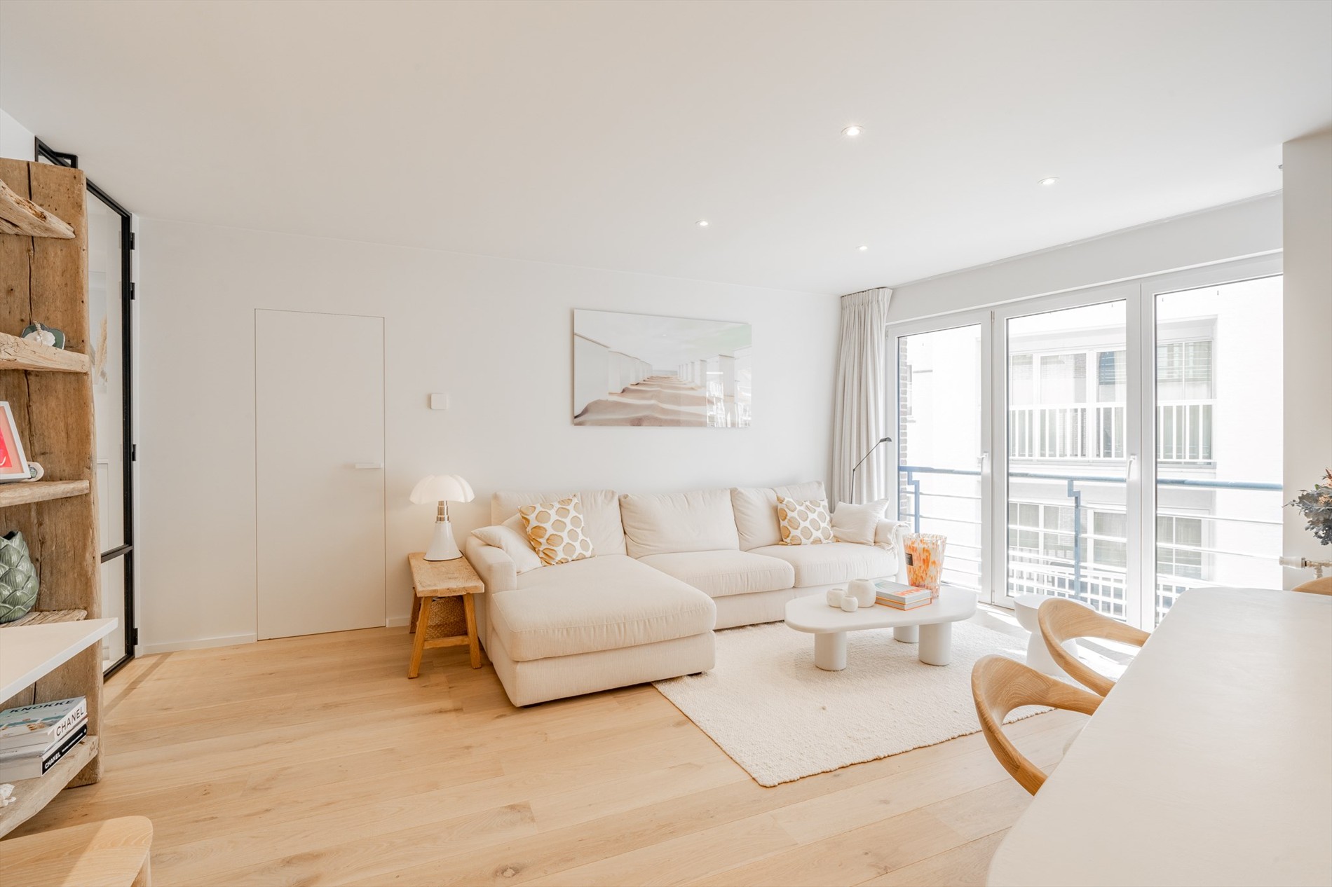 Magnifique appartement d'une chambre récemment rénové, situé au centre dans une rue calme adjacente à la Zoutelaan à Knokke. 