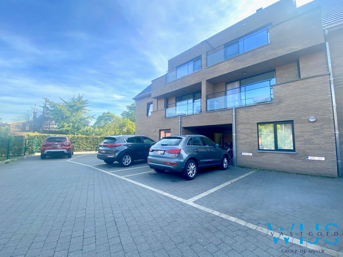 Energiezuinig GELIJKVLOERS appartement in hartje Kluizen ! 