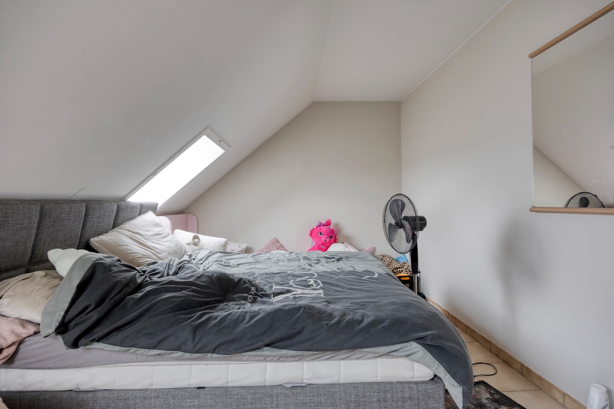 Opbrengsteigendom met 3 appartementen en 7 garages 