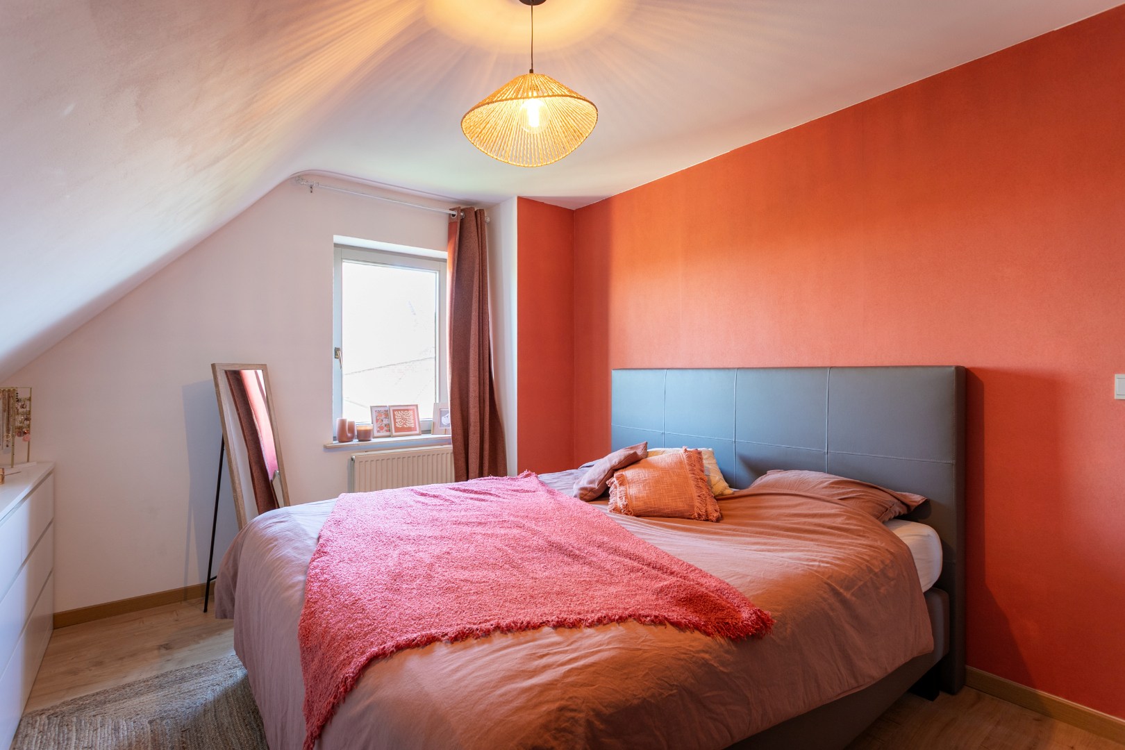 Vrijstaande woning met 4 slpks, zuidgerichte tuin en garage 