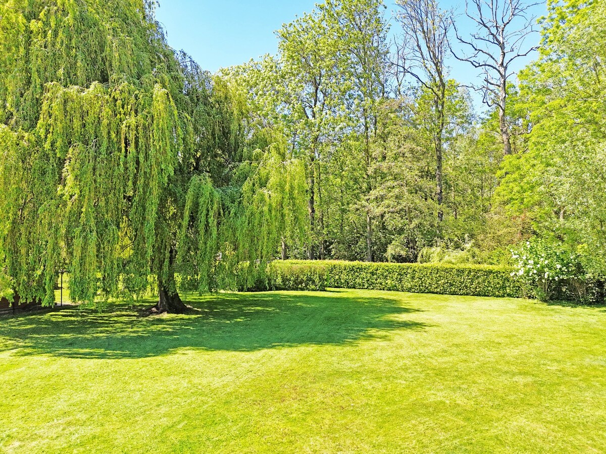 Rustig gelegen villa op 23 are met zicht op bos te Roosdaal 