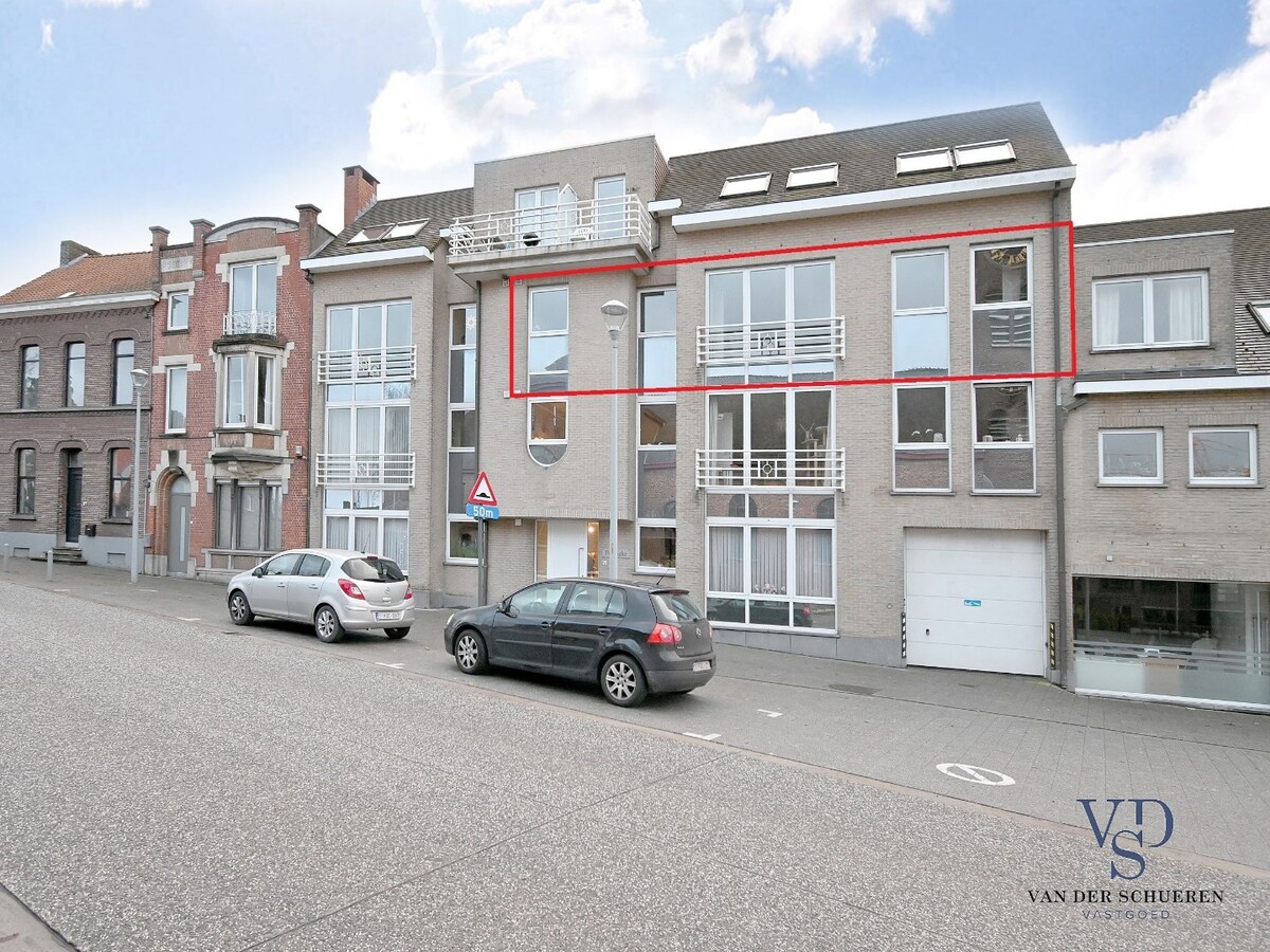 Tijdloos, ruim 1-slpk-appartement mét garage te centrum Gavere 