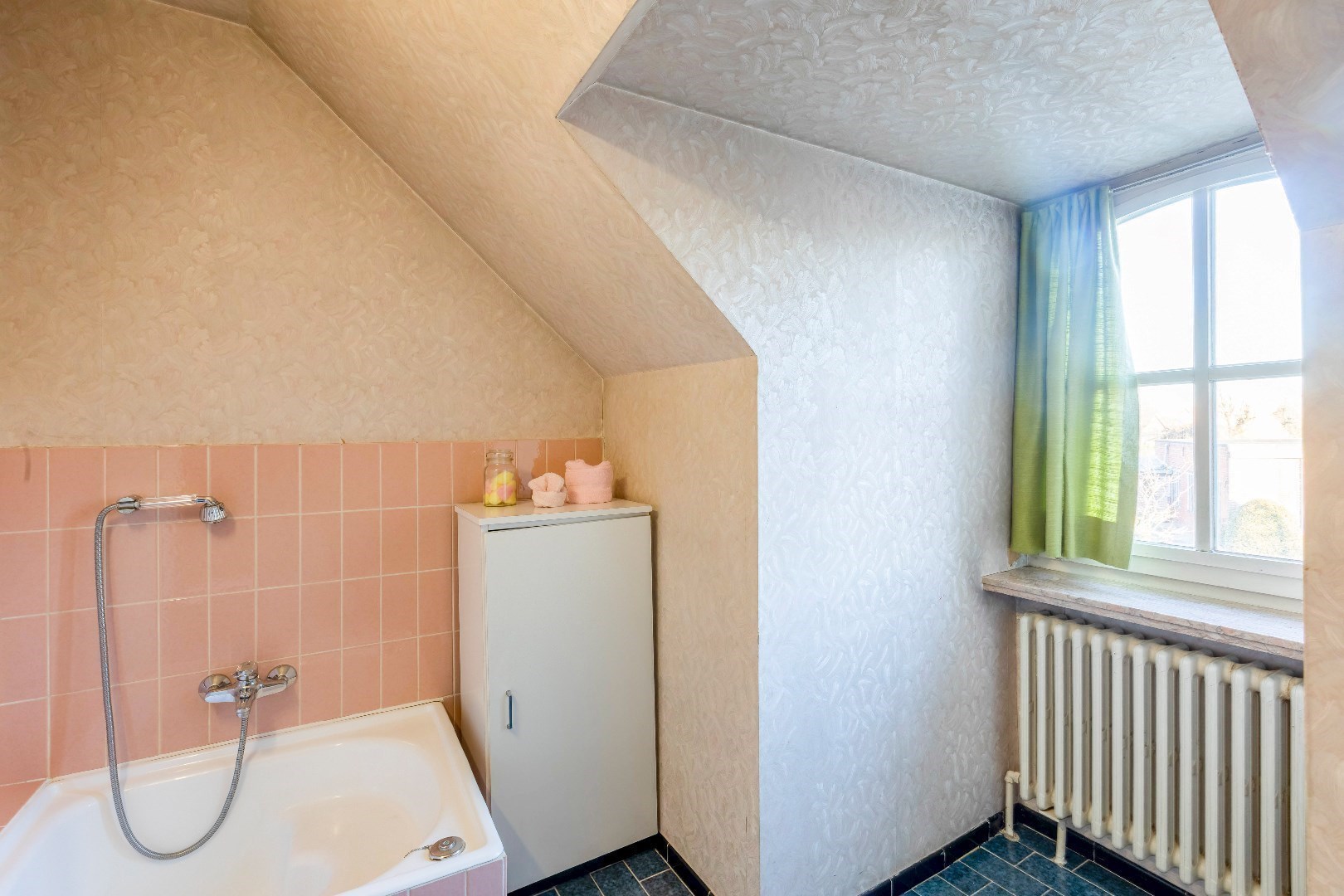 Ruime villa met 5 slp + dubbele garage en grote loods (104m²) 