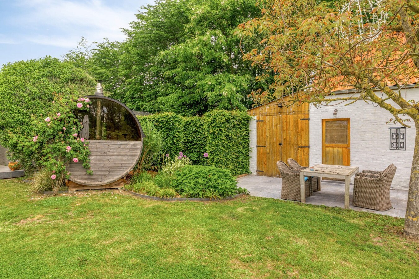 Karaktervolle woning met unieke uitstraling, omgeven door groen en absolute privacy 