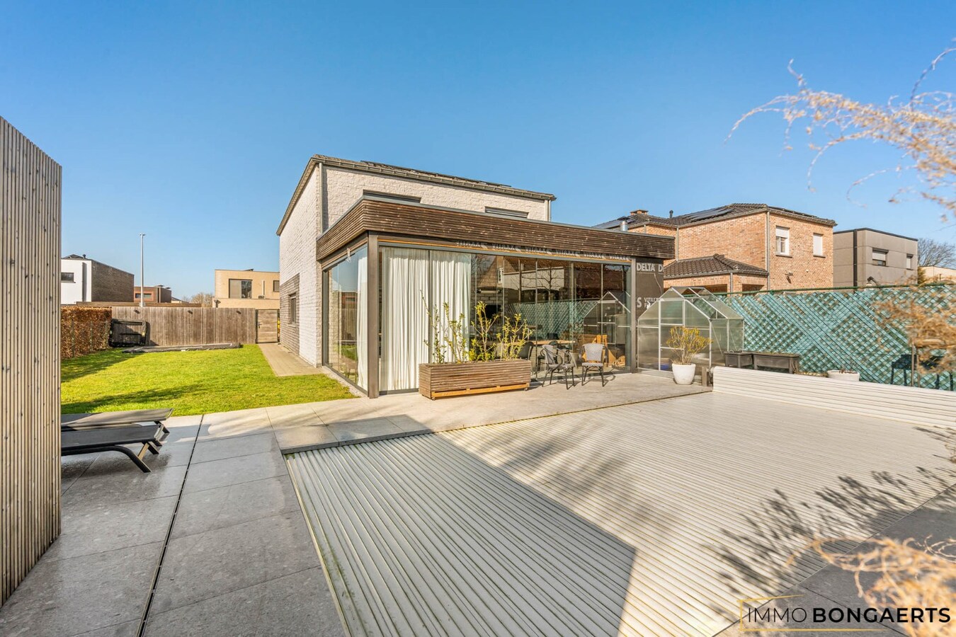 Energiezuinige woning met zwembad op rustige ligging in As 