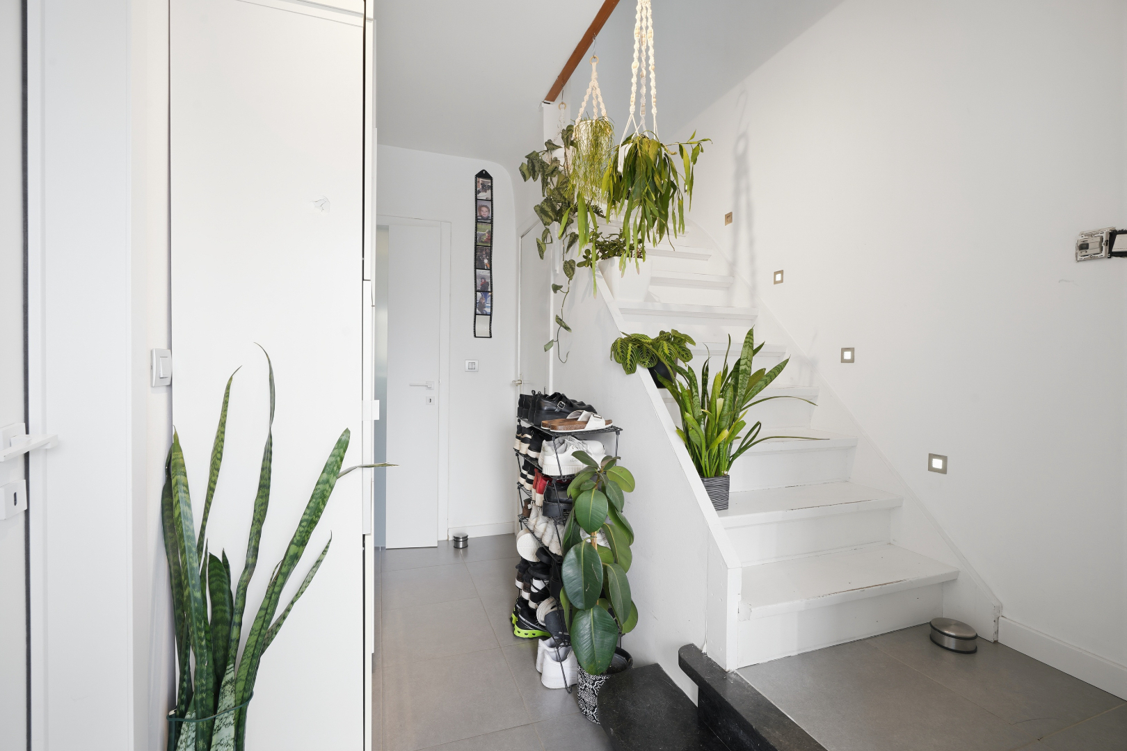 Halfopen woning met zongerichte tuin vlak bij het centrum van Veurne 
