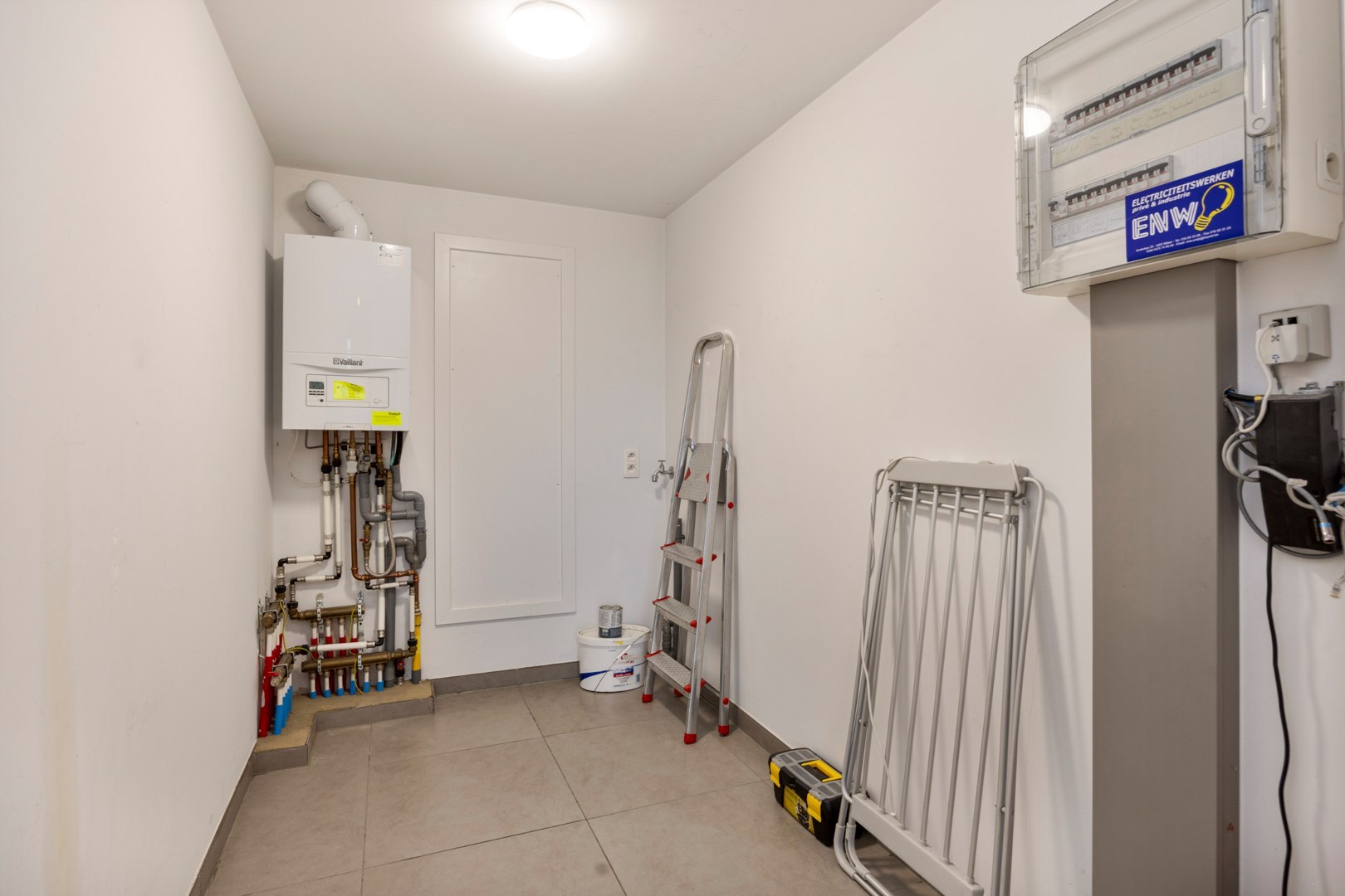 Ruim en lichtrijk appartement met 2 slaapkamers, terras en autostaanplaats vlakbij autostrade - EPC 108 kWh/m² 