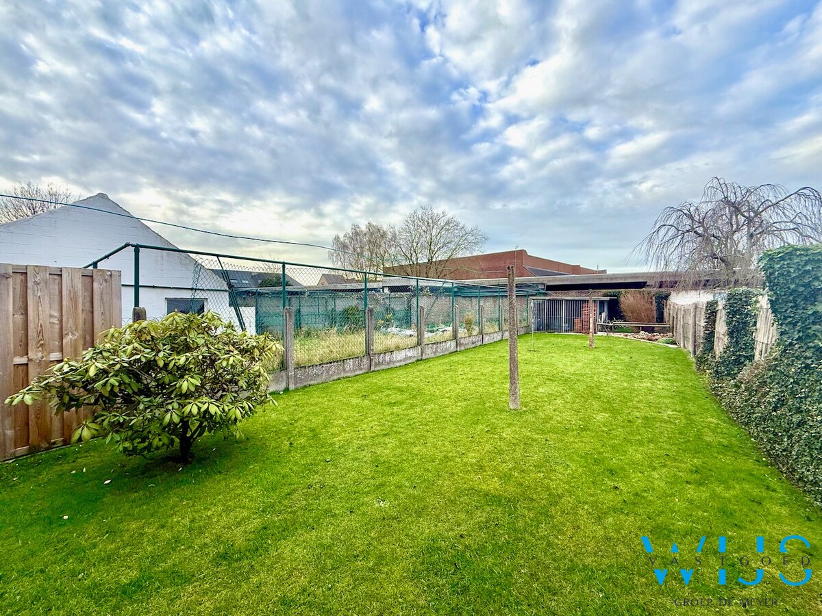 Te renoveren karaktervolle gezinswoning te Eeklo ! 