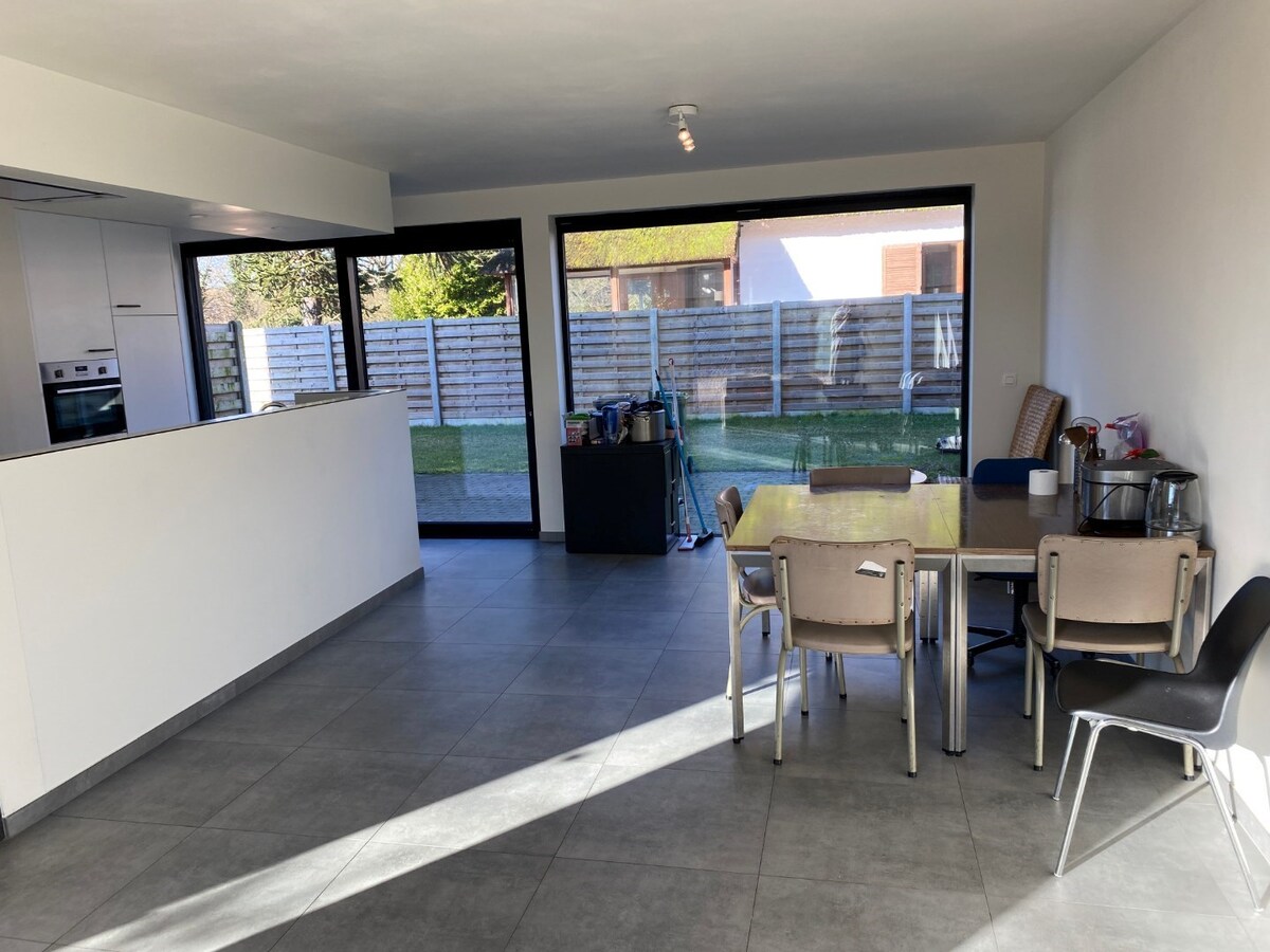 Nieuwbouwwoning nabij de Sterre - met terras en tuin ! 