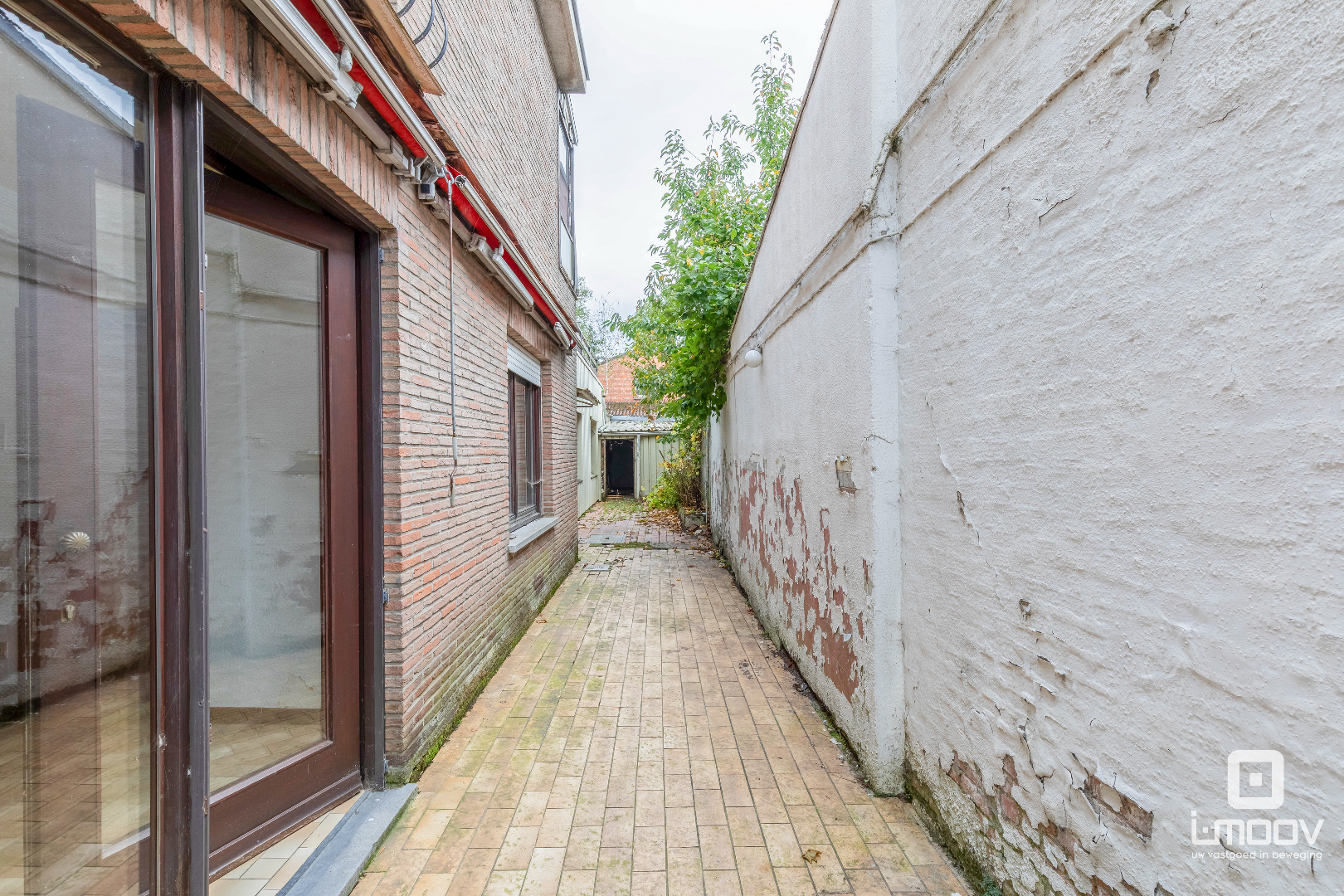 Ruime eigendom gemengd gebruik met 4 slaapkamers 