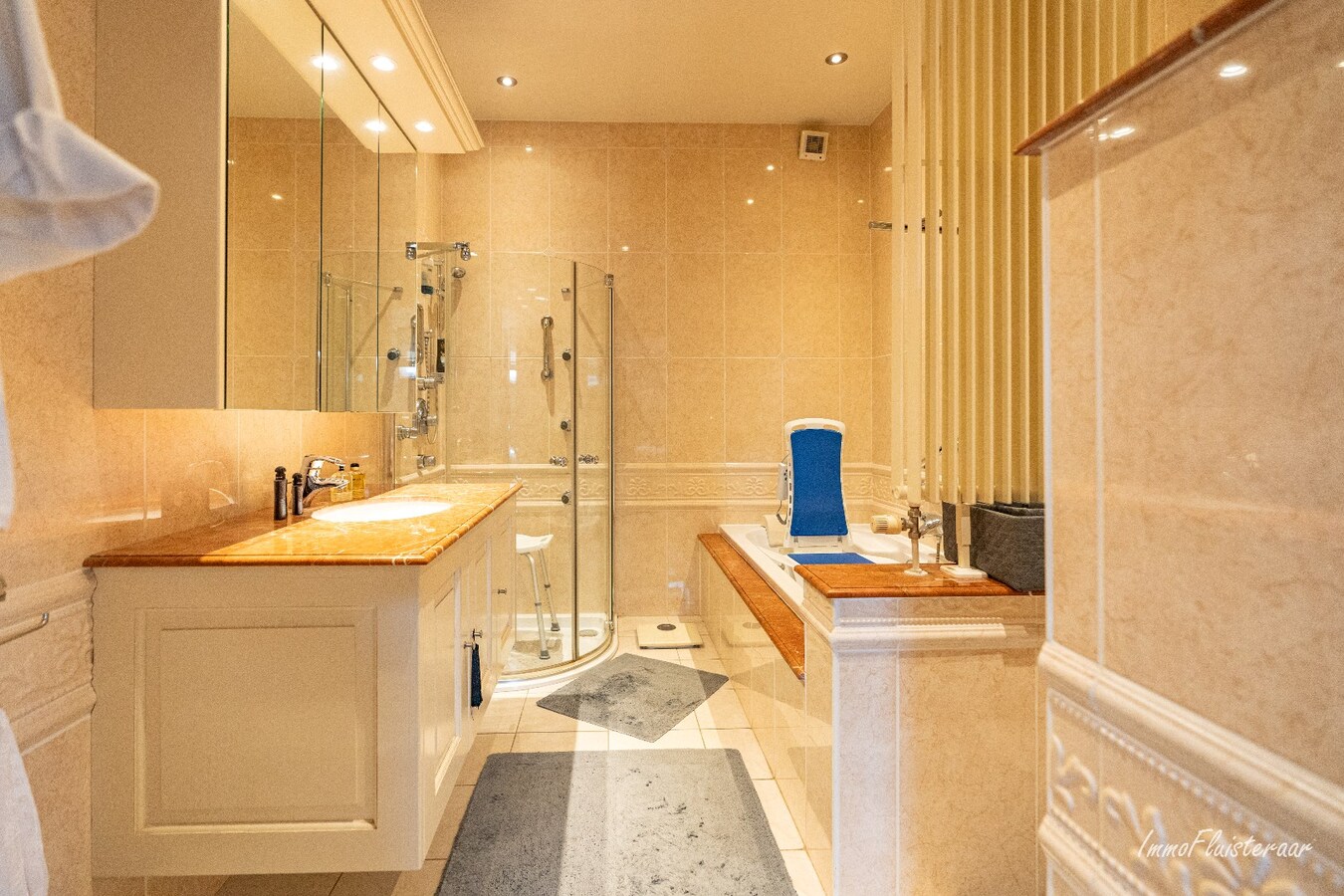 Hoogwaardig afgewerkte villa met stalgebouw en aanpalende weides op ca. 1,7 ha  te Herenthout 