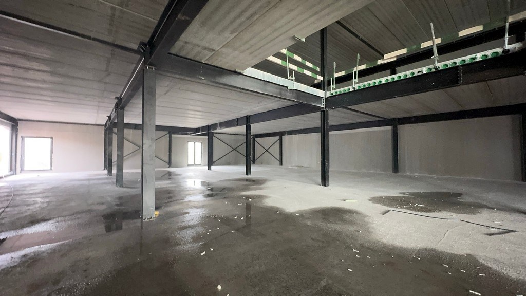 Nieuwbouw showroom met magazijn te huur langs N43 in Sint-Denijs-Westrem