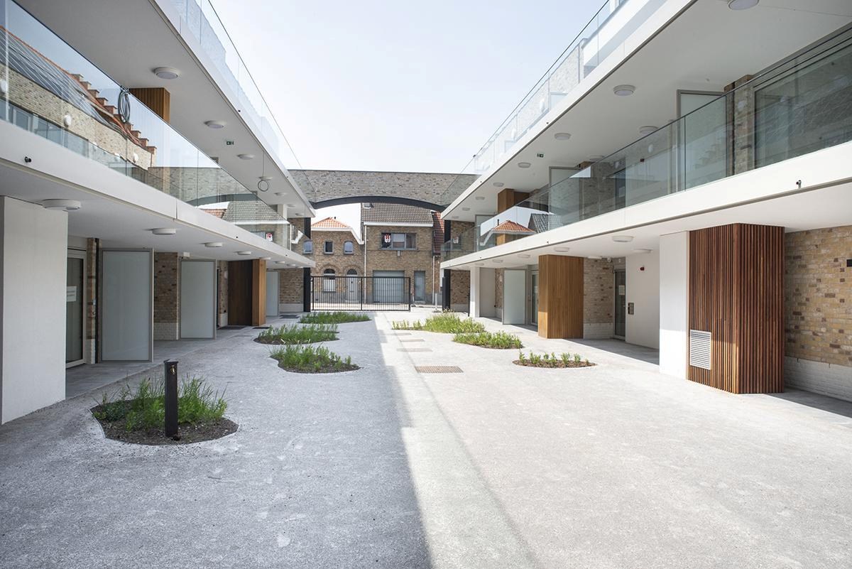 Uiterst goed onderhouden assistentieflat (55m² + 11m² terras) met 1 slaapkamer te Nieuwpoort. 