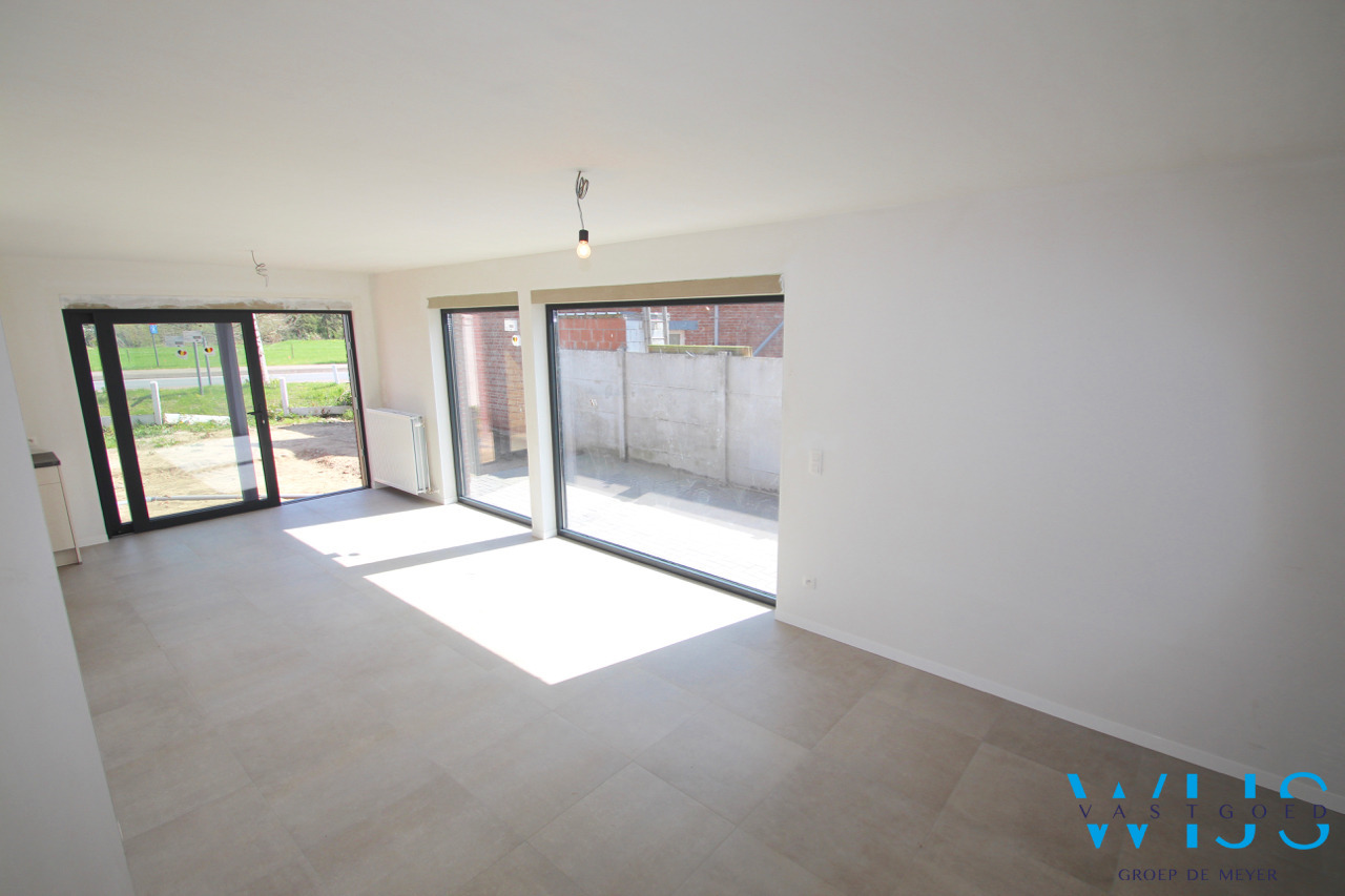 Compleet van A tot Z vernieuwd woonhuis te KLUIZEN /WIPPELGEM 