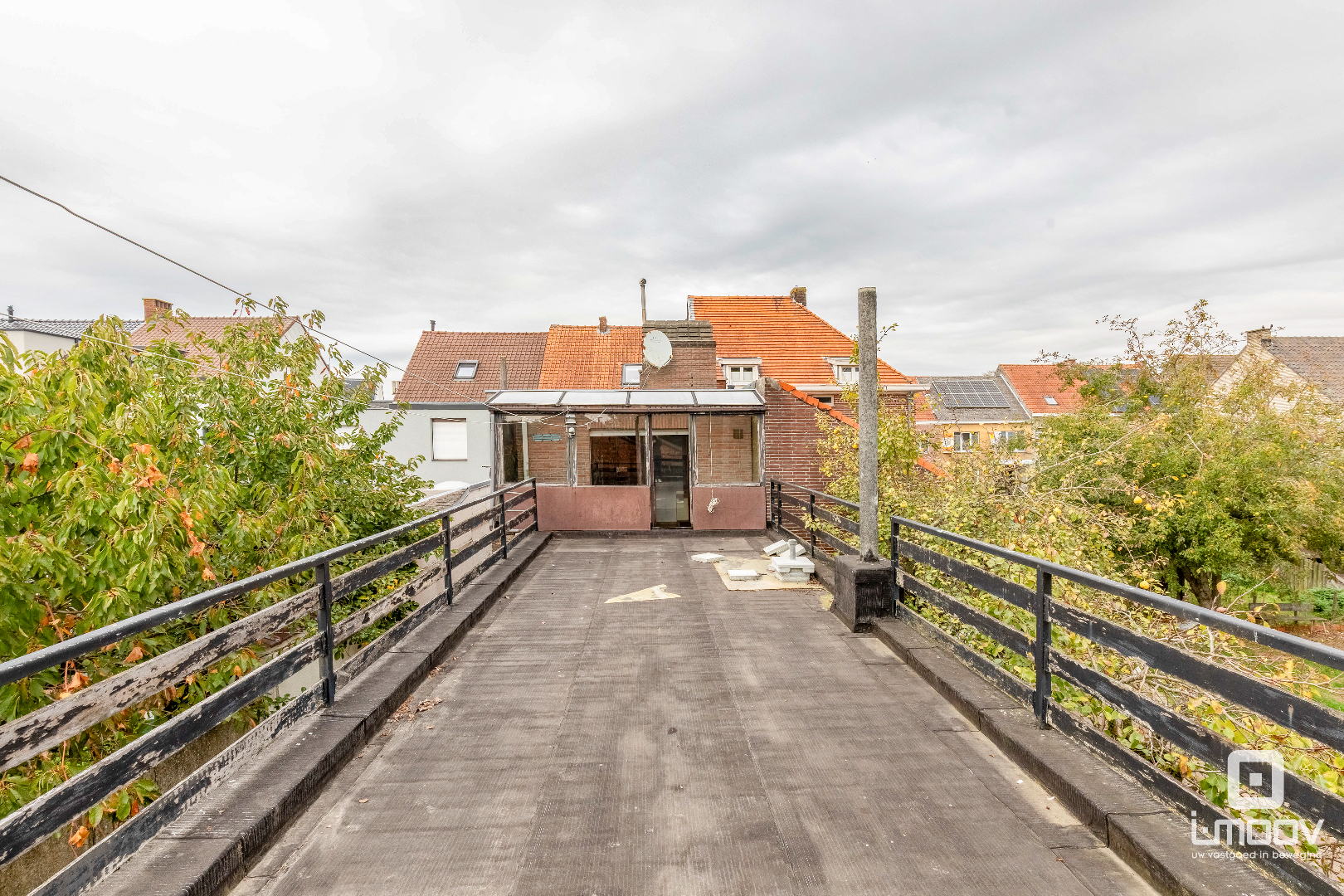 Ruime eigendom gemengd gebruik met 4 slaapkamers 