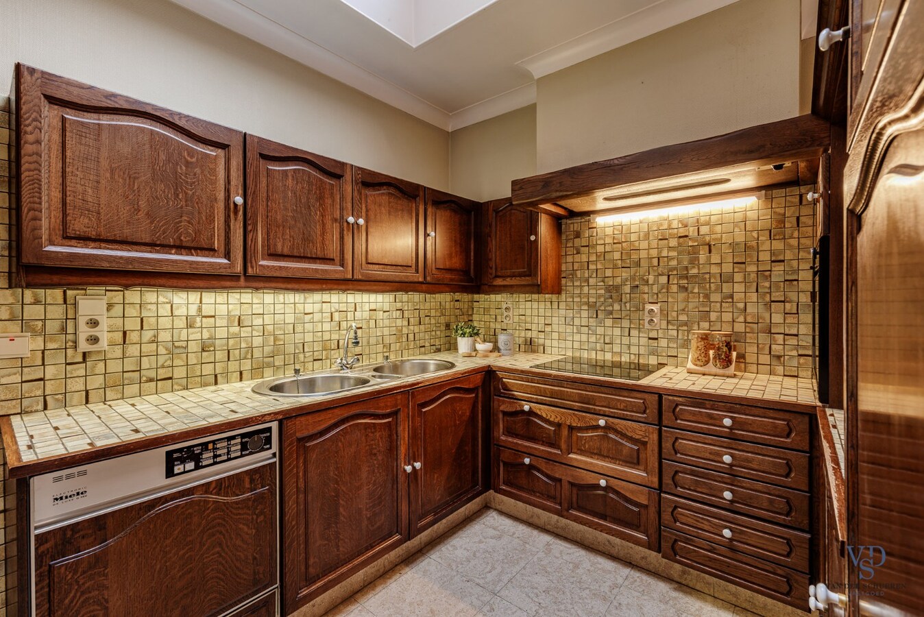 Statige Half Open Bebouwing 