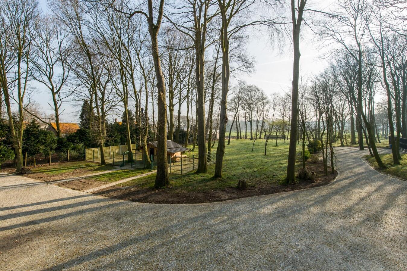 Uitstekend gelegen villa met prachtige vergezichten op 1ha28a21ca 