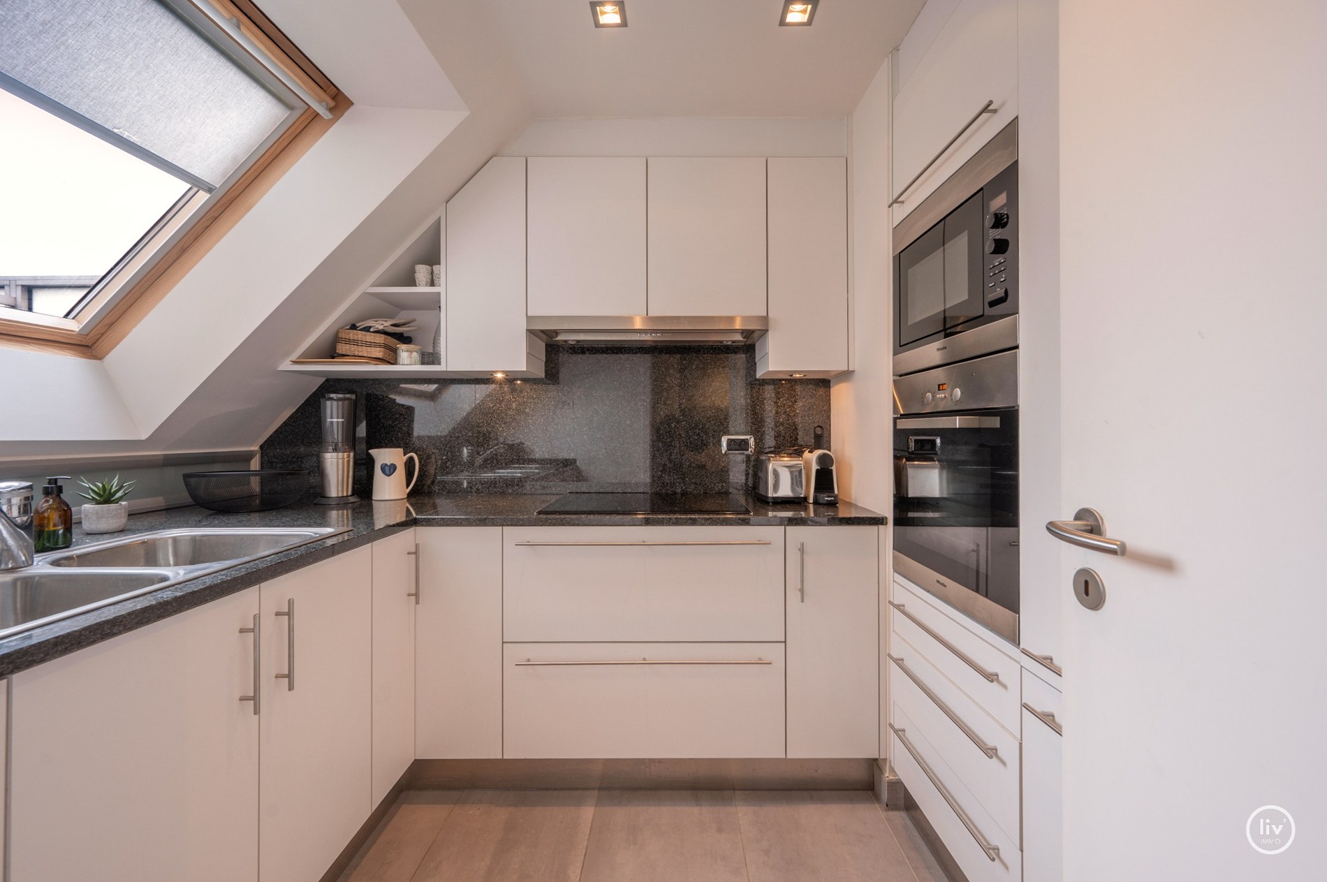 Zuidgericht en tevens instapklaar 4-slaapkamer appartement (159m2!) voorzien van 2 ruime terrassen met mogelijkheid tot aankoop van een XL-garagebox. 