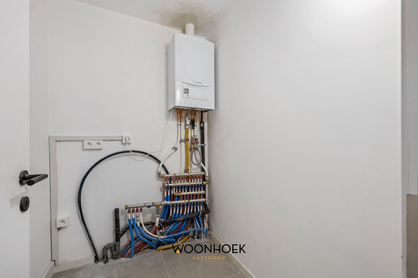 Gerenoveerde, 6-slpk woning, zonnige tuin en 2 bdkms te Sint-Niklaas! 