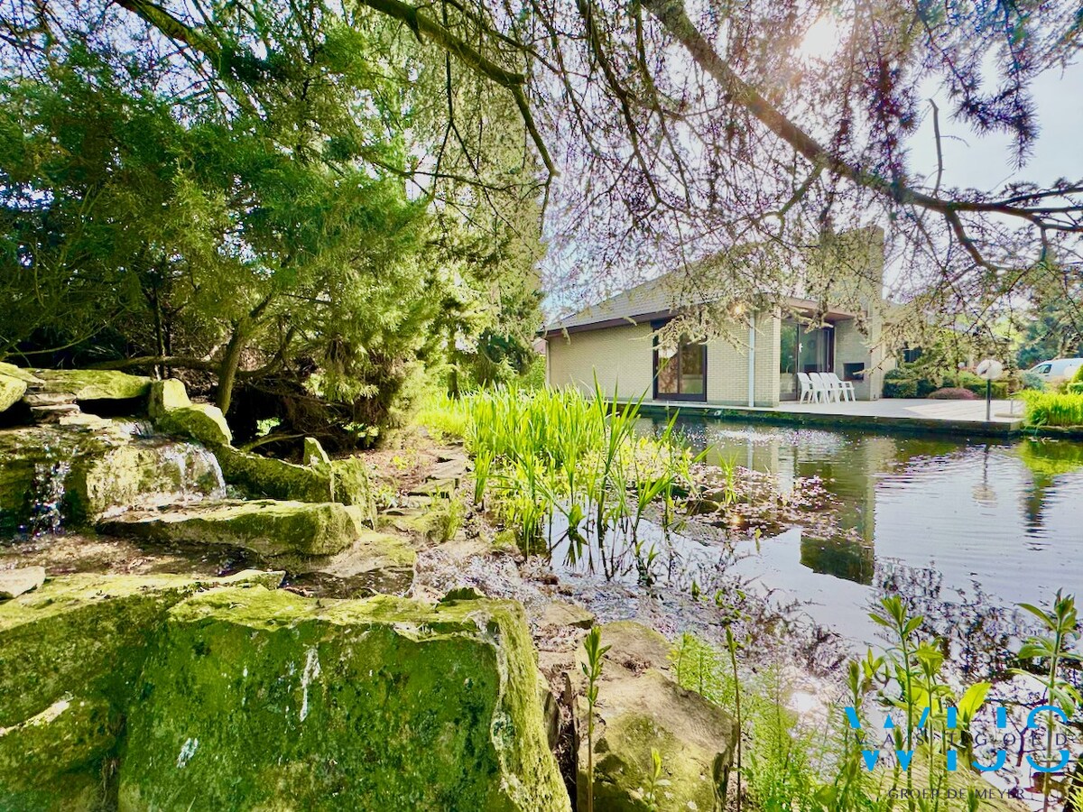 Schitterend woonhuis op een fantastisch perceel van 2859 m² te Drongen ! 