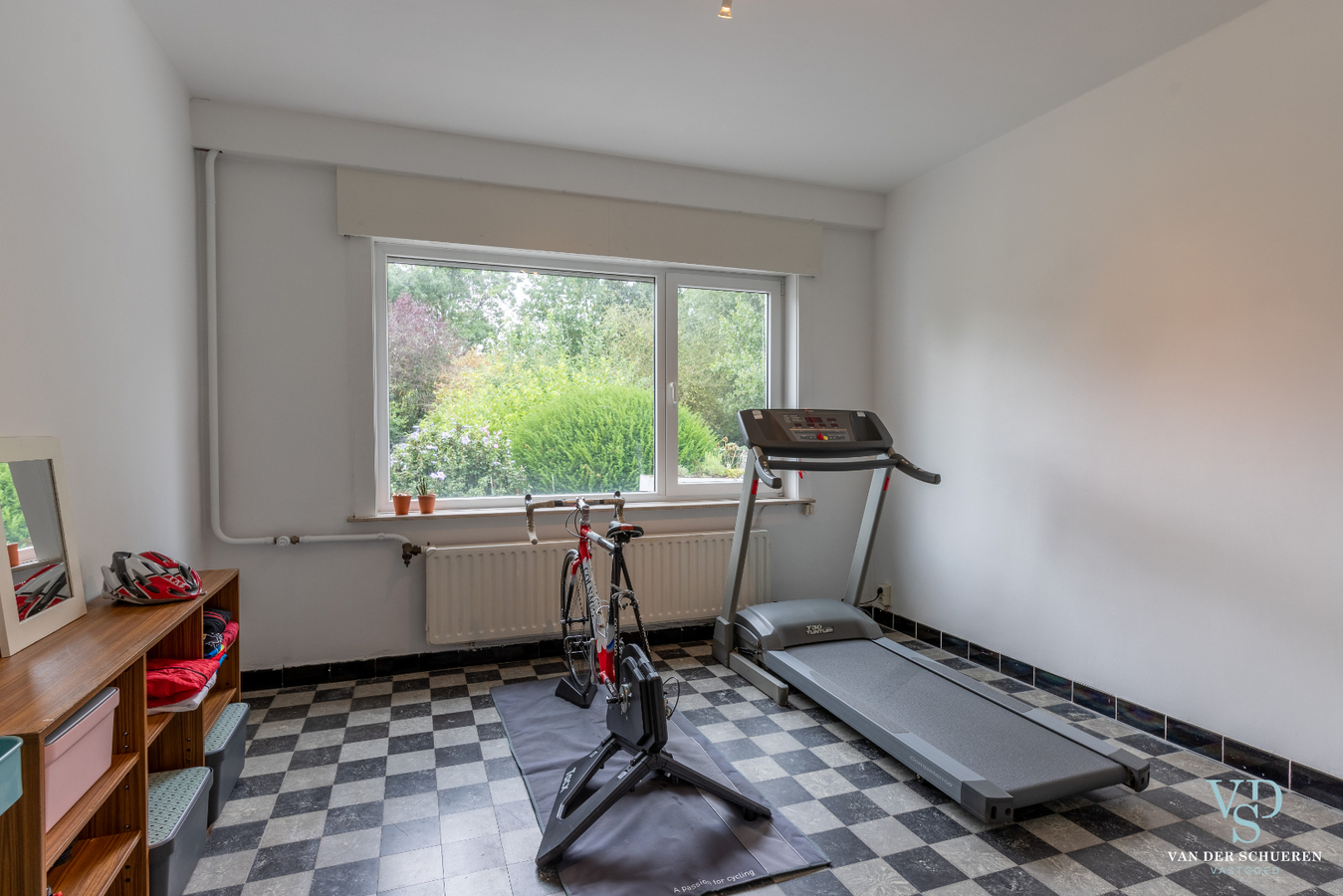 Authentiek landhuis met 5 ruime slaapkamers én gelijkvloers bureau. 