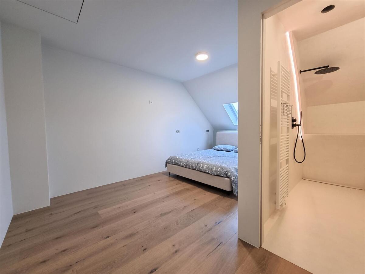Subliem gerenoveerde woning met 5 slaapkamers &amp; 3 badkamers - Heist 