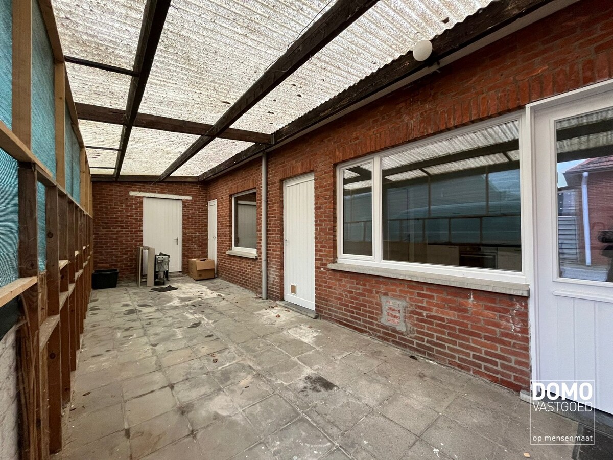 RUIME HALFOPEN WONING MET 3 SLAAPKAMERS IN LUMMEN 