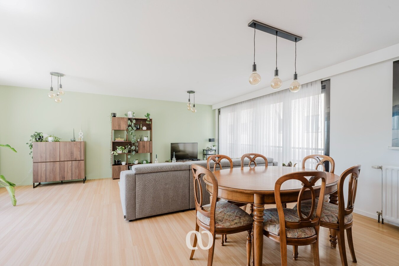 Instapklaar appartement met groot terras 