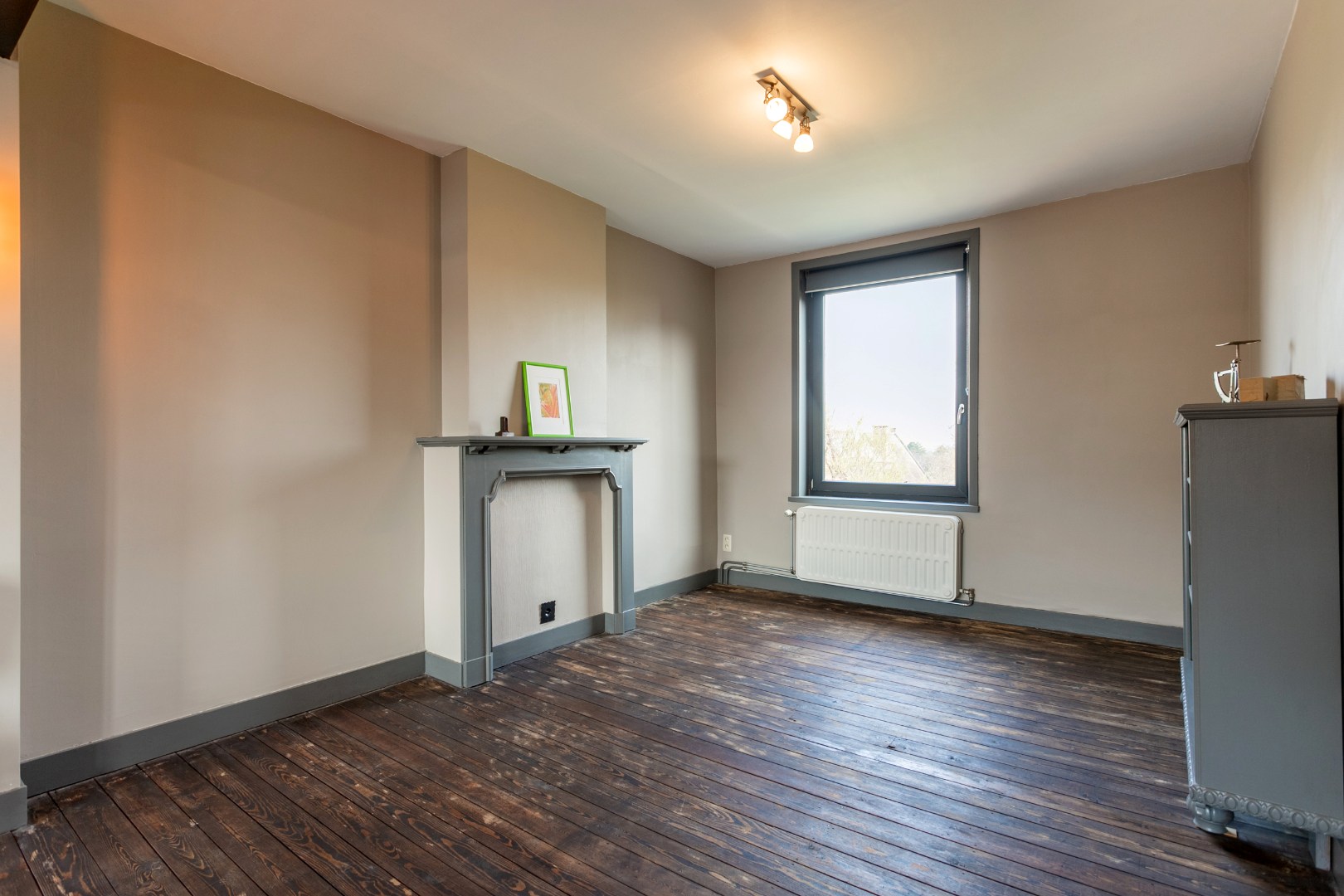 Handelshuis met woongedeelte, garage en tuin te Beersel 