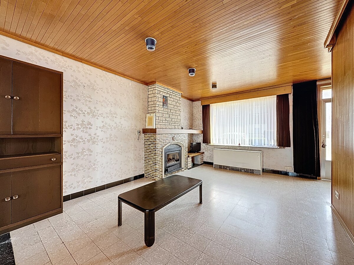 Te renoveren woning met garage en tuin nabij centrum Zottegem 