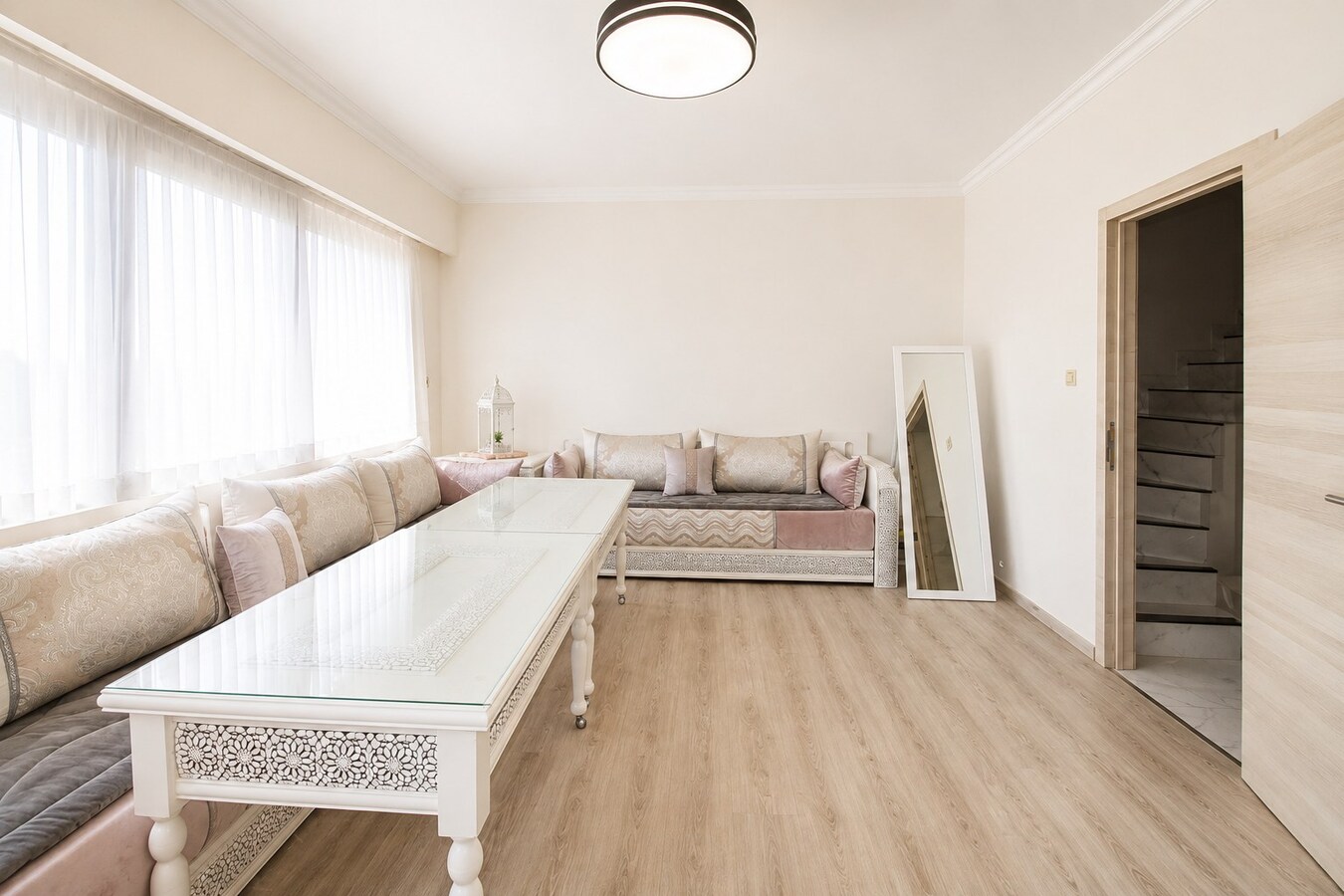 Uitzonderlijk ruime en centraal gelegen stadswoning met EPC-label B, 6 slaapkamers, tuin en terras in Sint-Niklaas! 