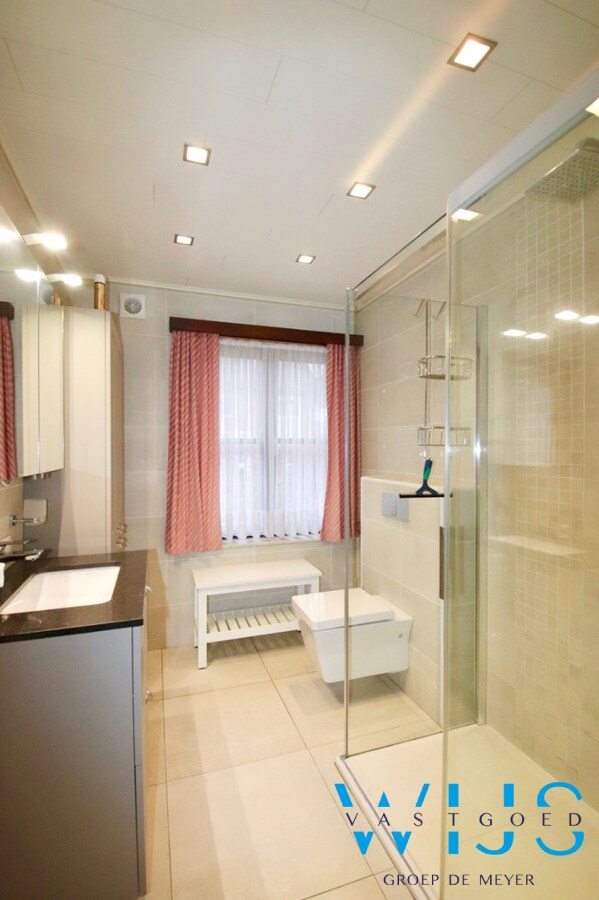 Zeer ruim instapklaar woonhuis ! 