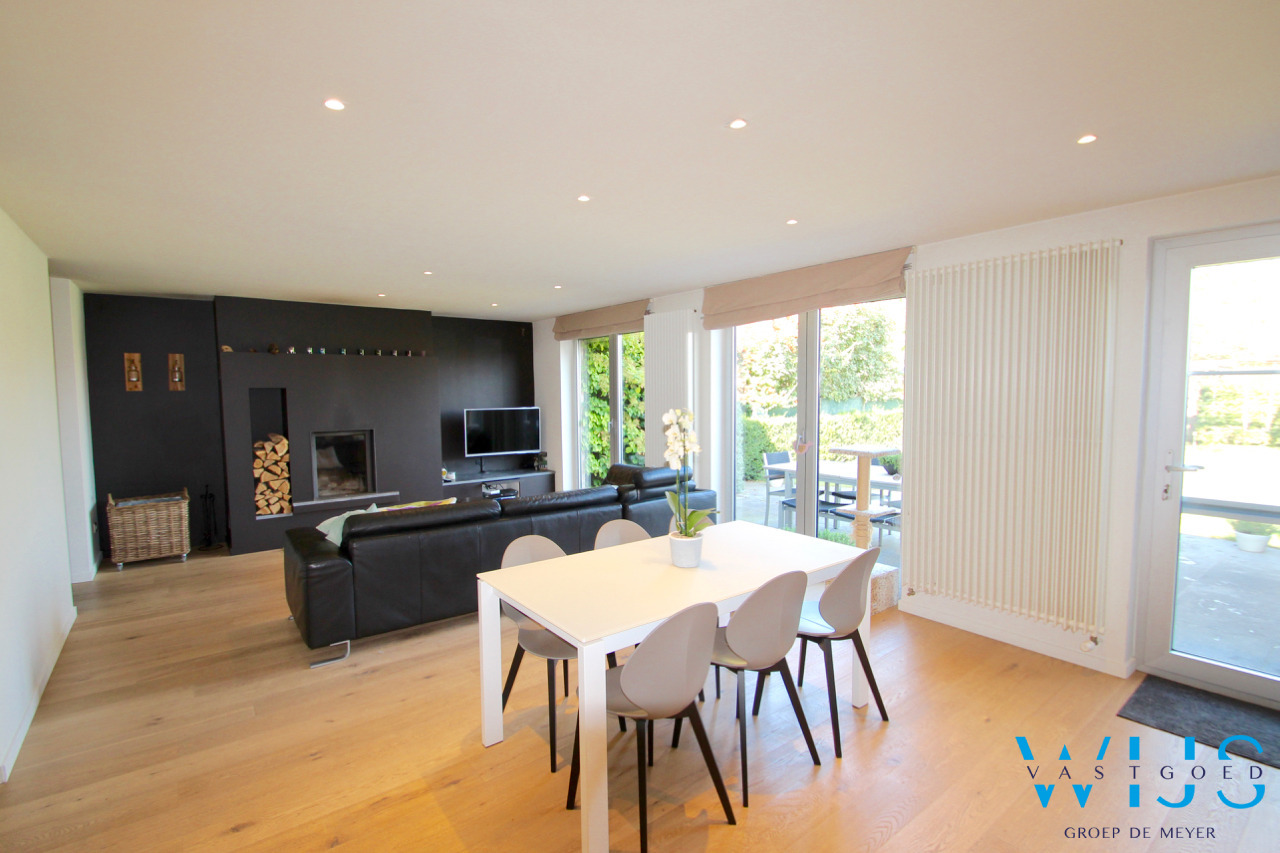 Verrassend ruim woonhuis op een TOPlocatie in ERTVELDE ! 