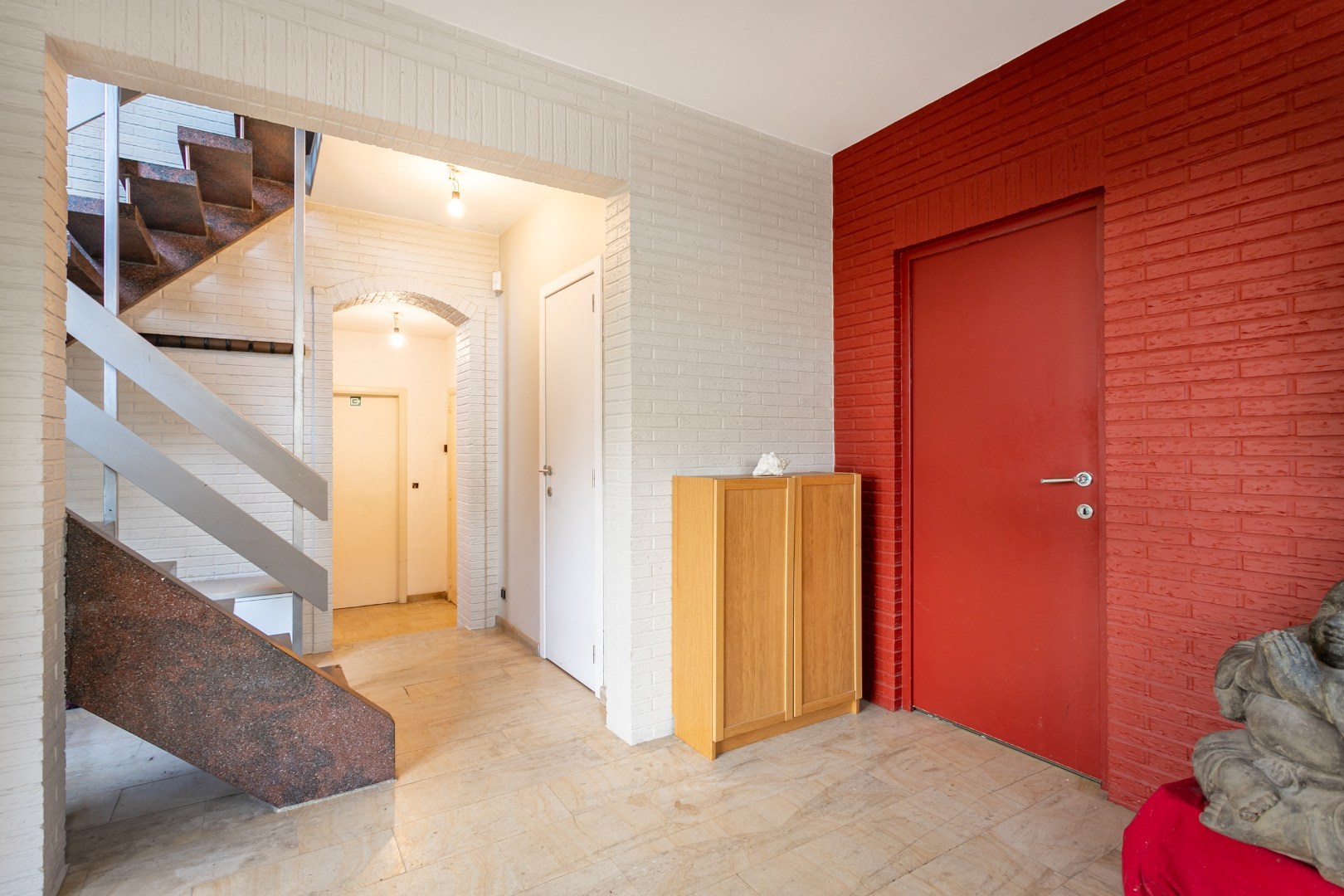 Solide woning met 6 slaapkamers, tuin en garage 