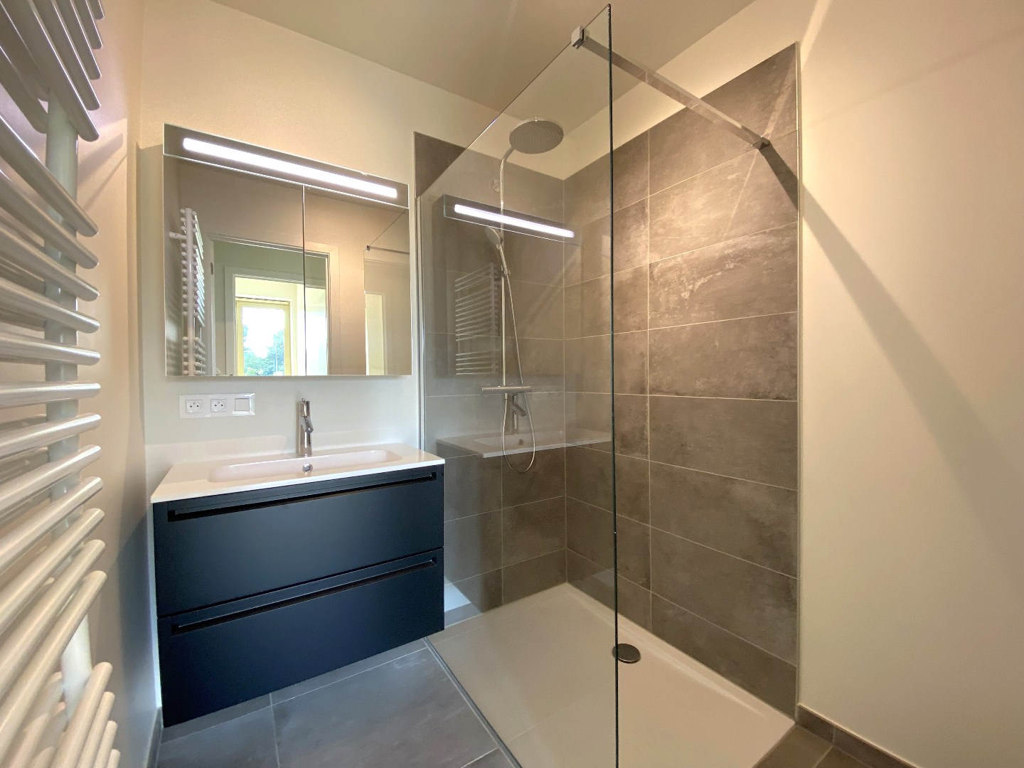 Instapklaar nieuw 1-slaapkamer appartement op een toplocatie in Waregem! 