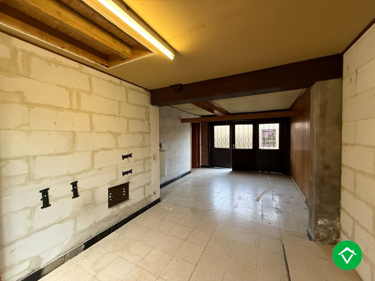 Rustig gelegen halfopen bebouwing met 3 slaapkamers, tuin en garage met uitweg! 