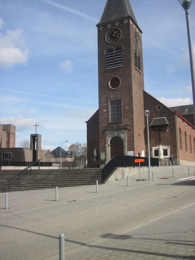 Uitstekend gelegen appartement. Geen vaste kosten ! 