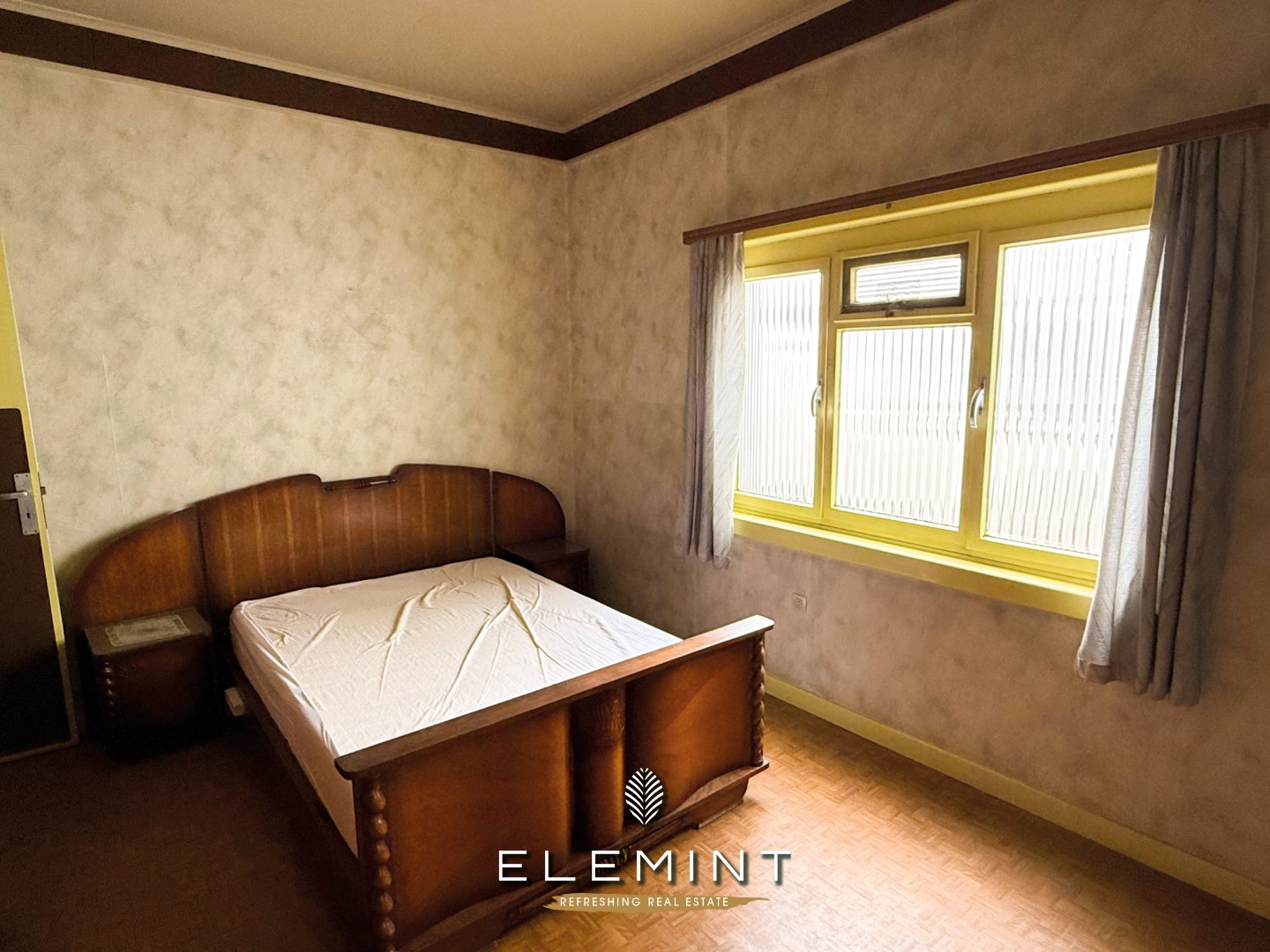 Op te frissen, goed onderhouden rijwoning met 3 slaapkamers 