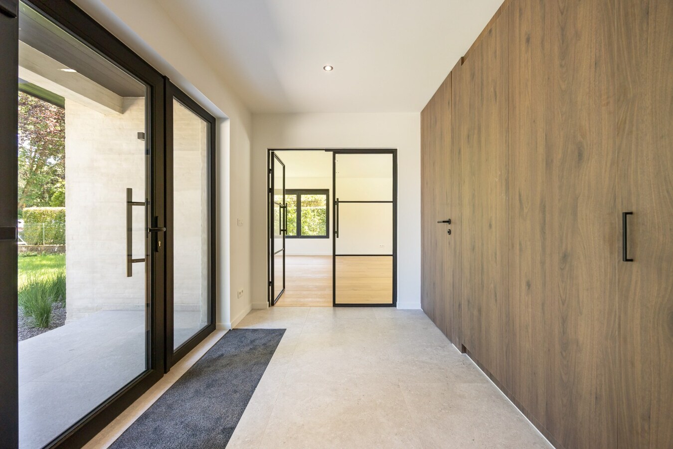 Rustig gelegen eniergiezuinige instapklare luxueuze villa op een West-perceel van 2.198 m² te Zoersel 