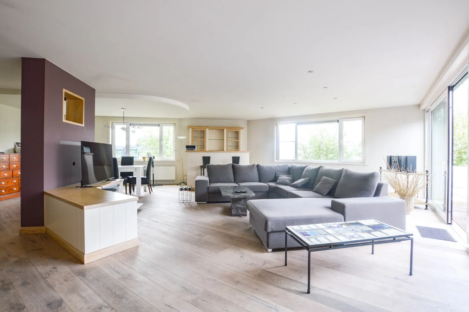 Zeer ruim en modern appartement te huur in Eernegem