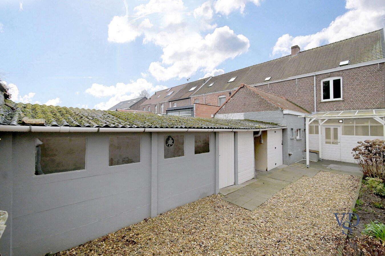 Te renoveren gezinswoning. 