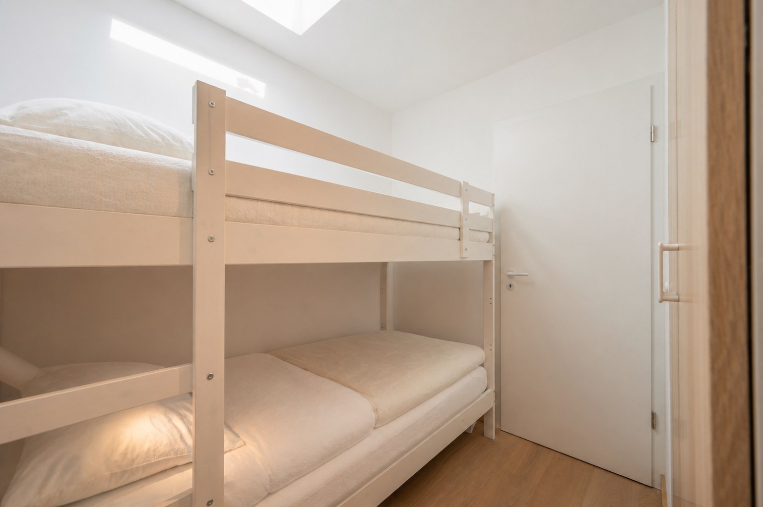 Penthouse duplex exceptionnel de 125 m² dans la résidence William, un bâtiment récent et élégant (2020), parfaitement situé au centre de Knokke. 