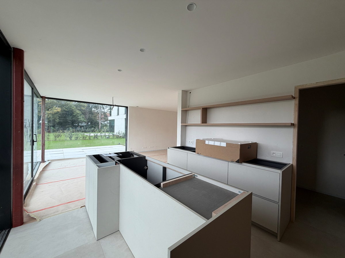 Ruime nieuwbouwwoning met terras en tuin. 